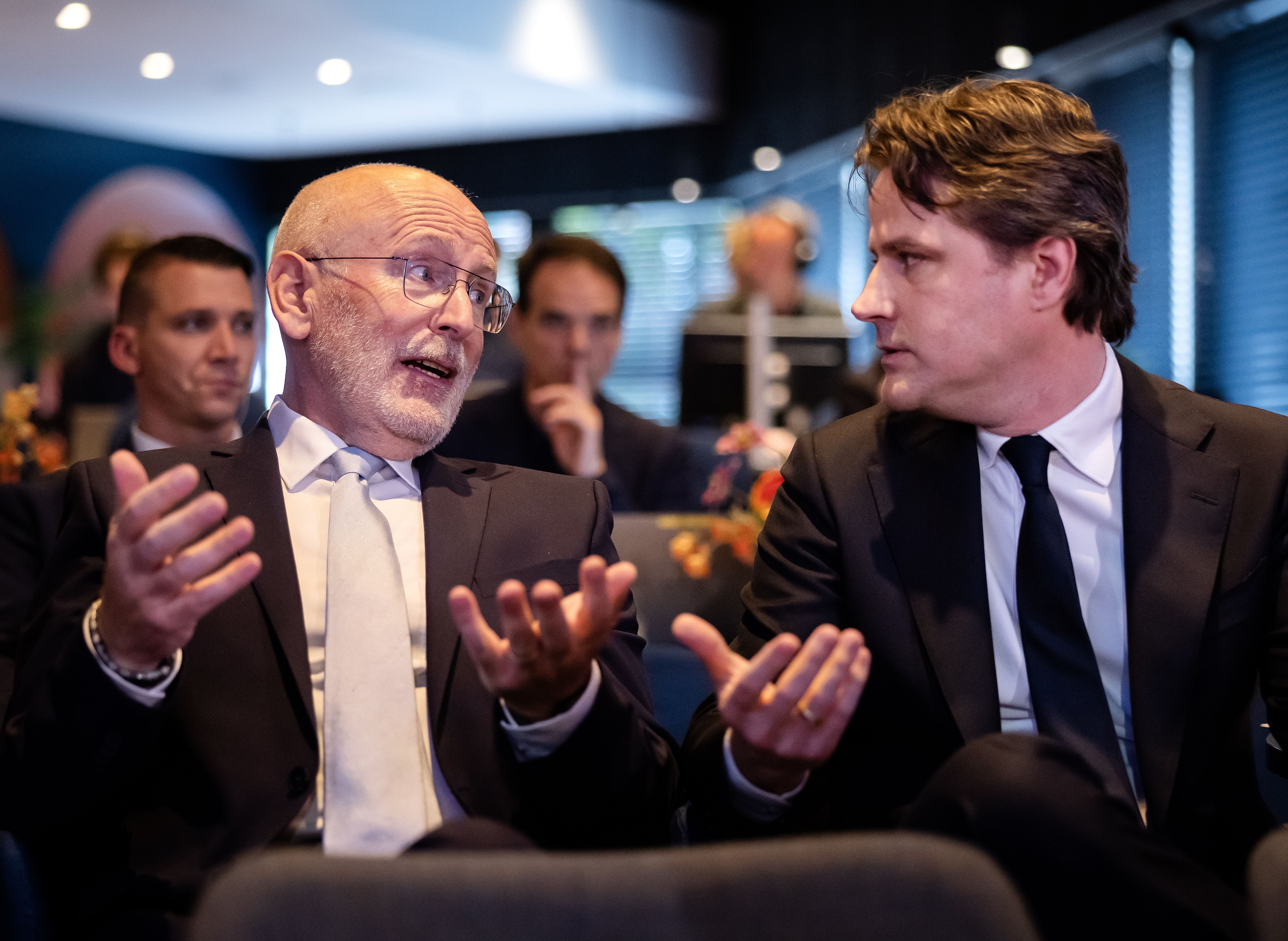 ANP- Frans Timmermans (GroenLinks-PvdA) en Henri Bontenbal (CDA) tijdens het Radio 1-debat in Nieuwspoort.jpg