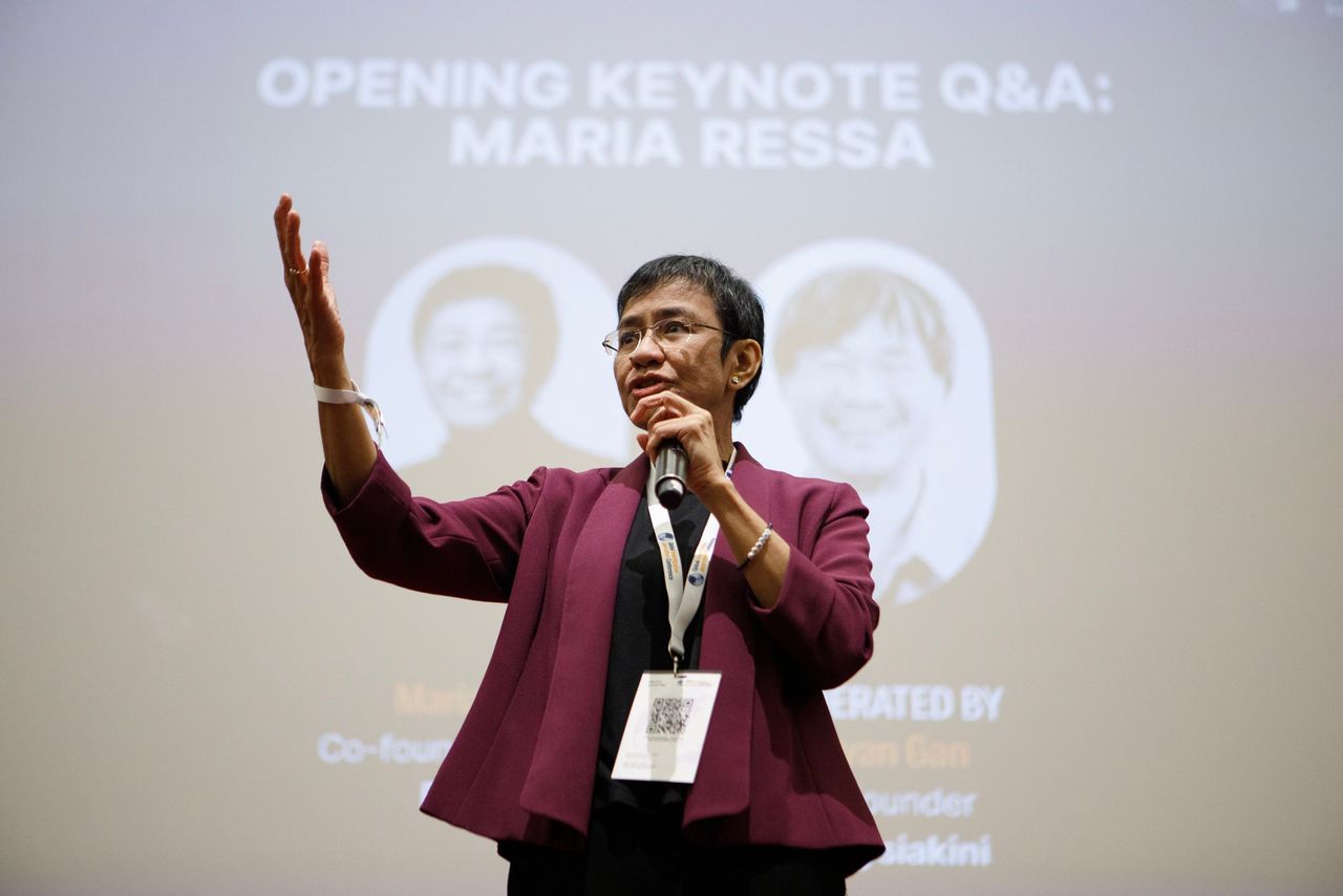 Hoofdspreker Nobelprijswinnaar Maria Ressa bij de opening